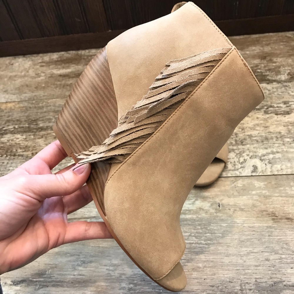 ARIAT UNBRIDLED BOOTIES!